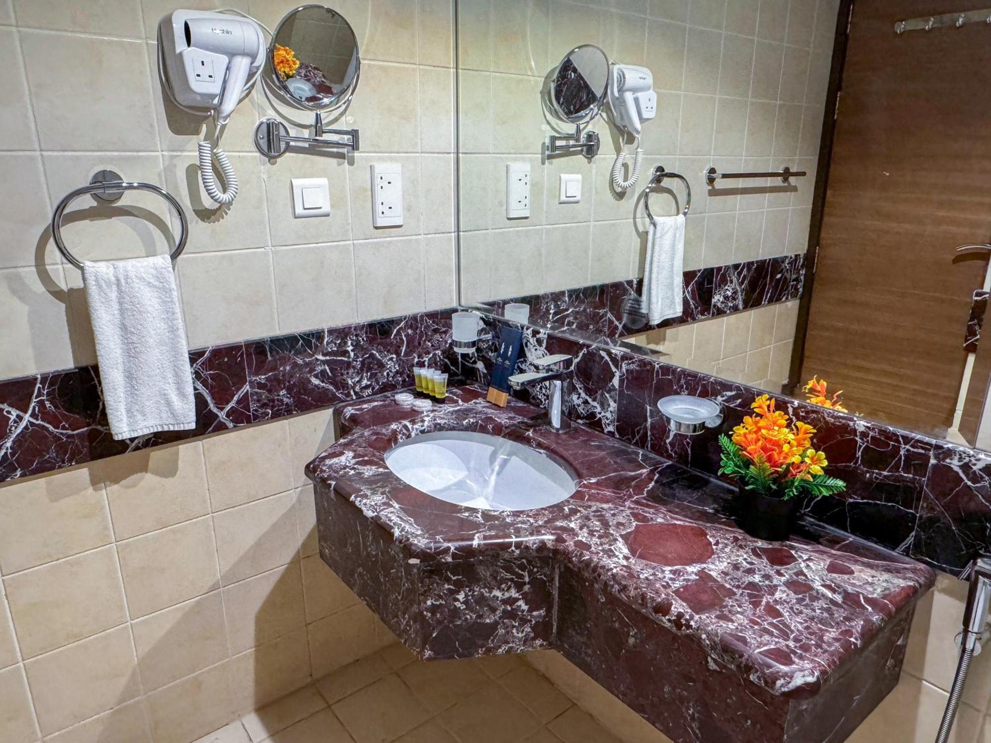Rabwat Al Safwah Golden Hotel 메디나 외부 사진